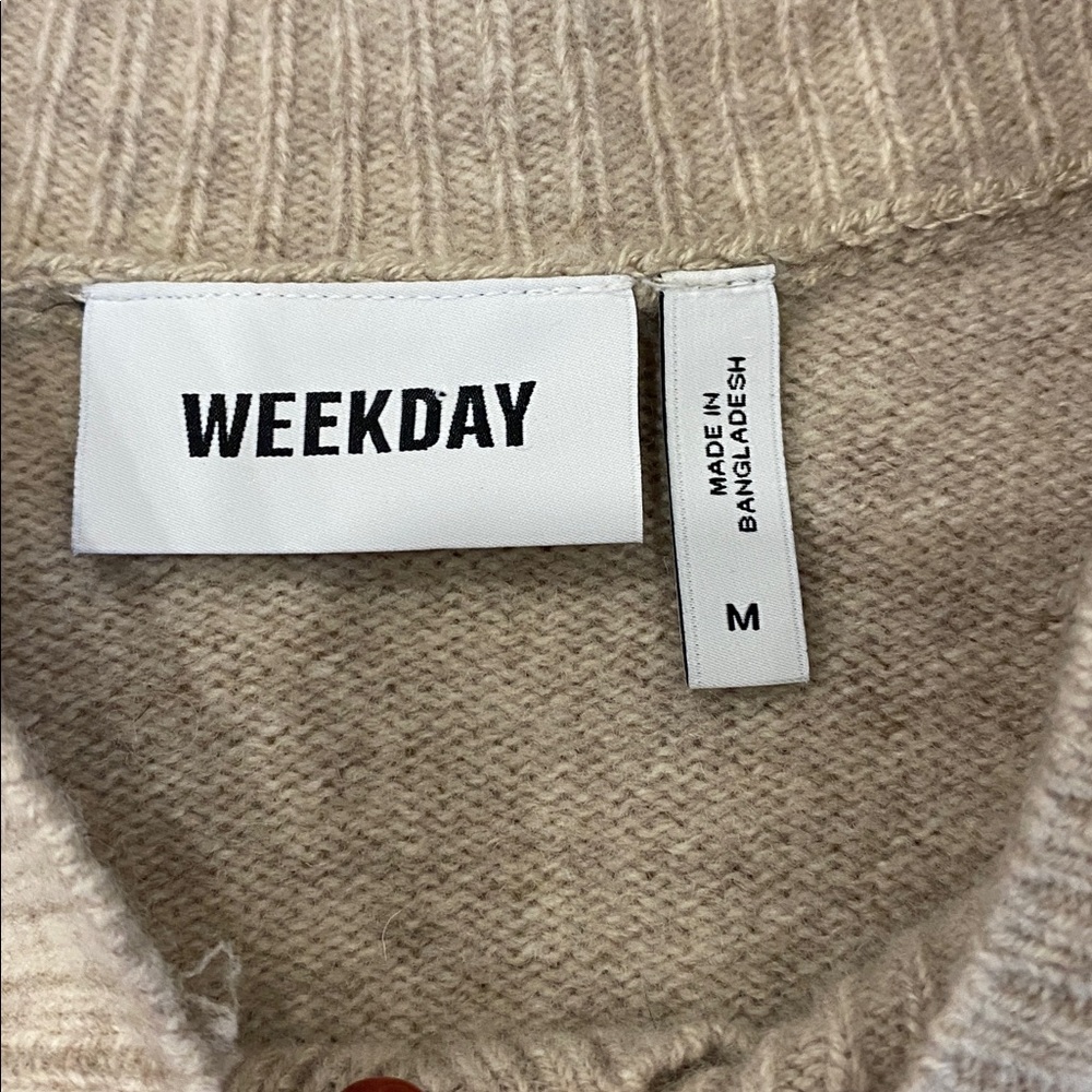 Weekday Reese Beige V-Neck Cropped Sweater Minimalist Knit - Picture 5 of 10